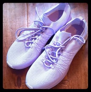 Fabric athletic shoes